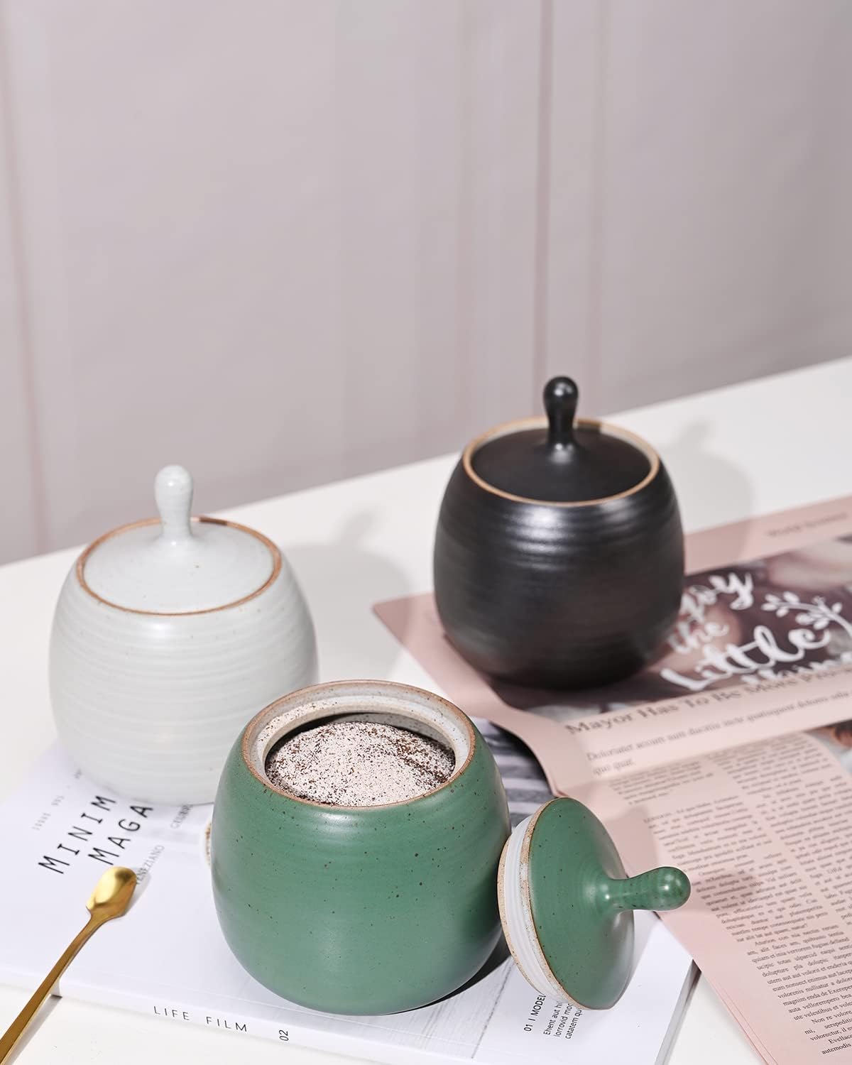 Retro Kitchen Canisters Ceramic Food Storage Jar Roud Shape with Silicone Airtight Lid for Tea, Coffee, Nuts, Herb, Spice, Sugar (White)