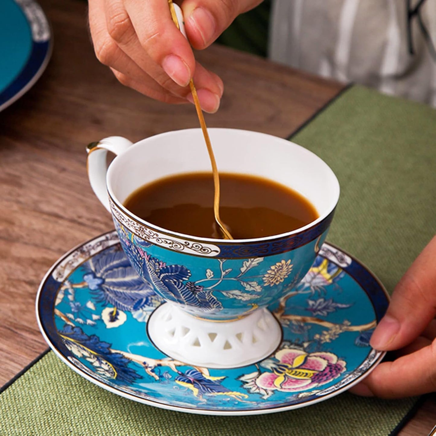 ACMLIFE Bone China Tea Cups, Tea Cup and Saucer Set for 1 Blue and White China Tea Cup 6.7oz Floral Vintage China Coffee Set for Women Party Gift Giving with Gold Trim and Gift Box