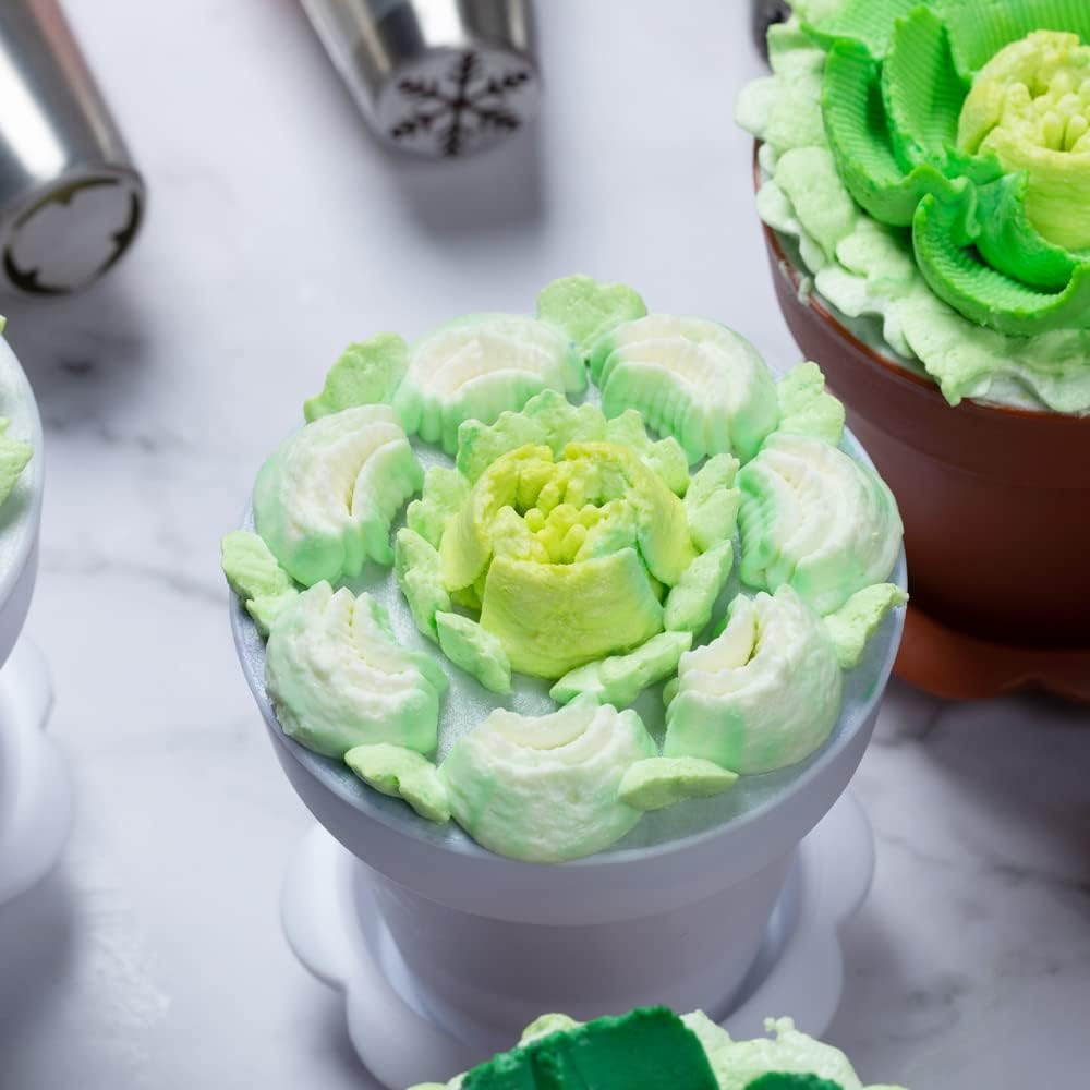 Restaurantware-Russian Piping Tip, 1 Petal Cake Decor Piping Tip - #37, Corrosion-Resistant, Stainless Steel Decorating Tip For Frosting, Dishwashable, Decorate Cupcakes, Cakes, or Cookies