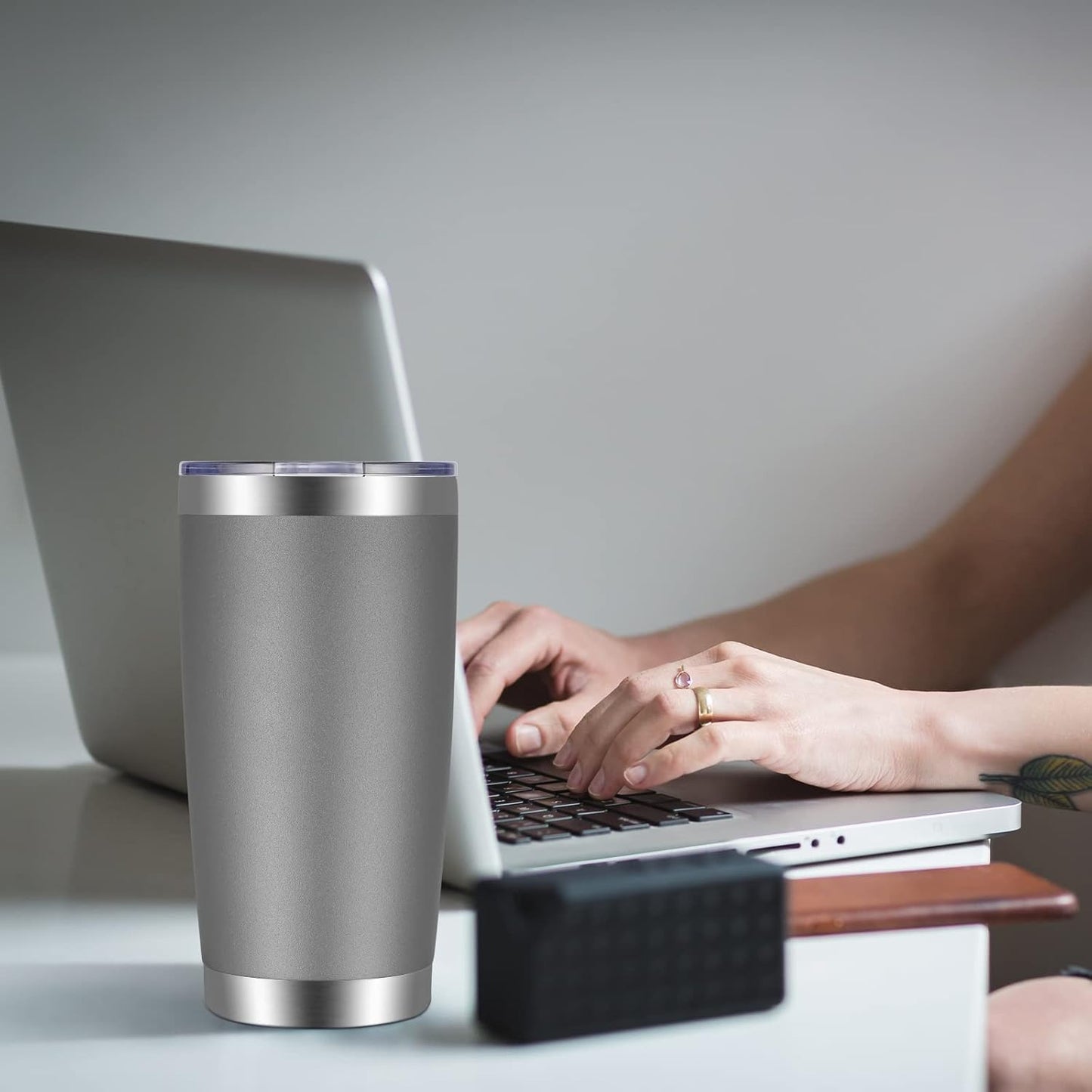 VEGOND 20oz Tumbler with Lid and Straw Stainless Steel Tumbler Cup Bulk Vacuum Insulated Double Wall Travel Coffee Mug Powder Coated Coffee Cup(Grey 6 Pack