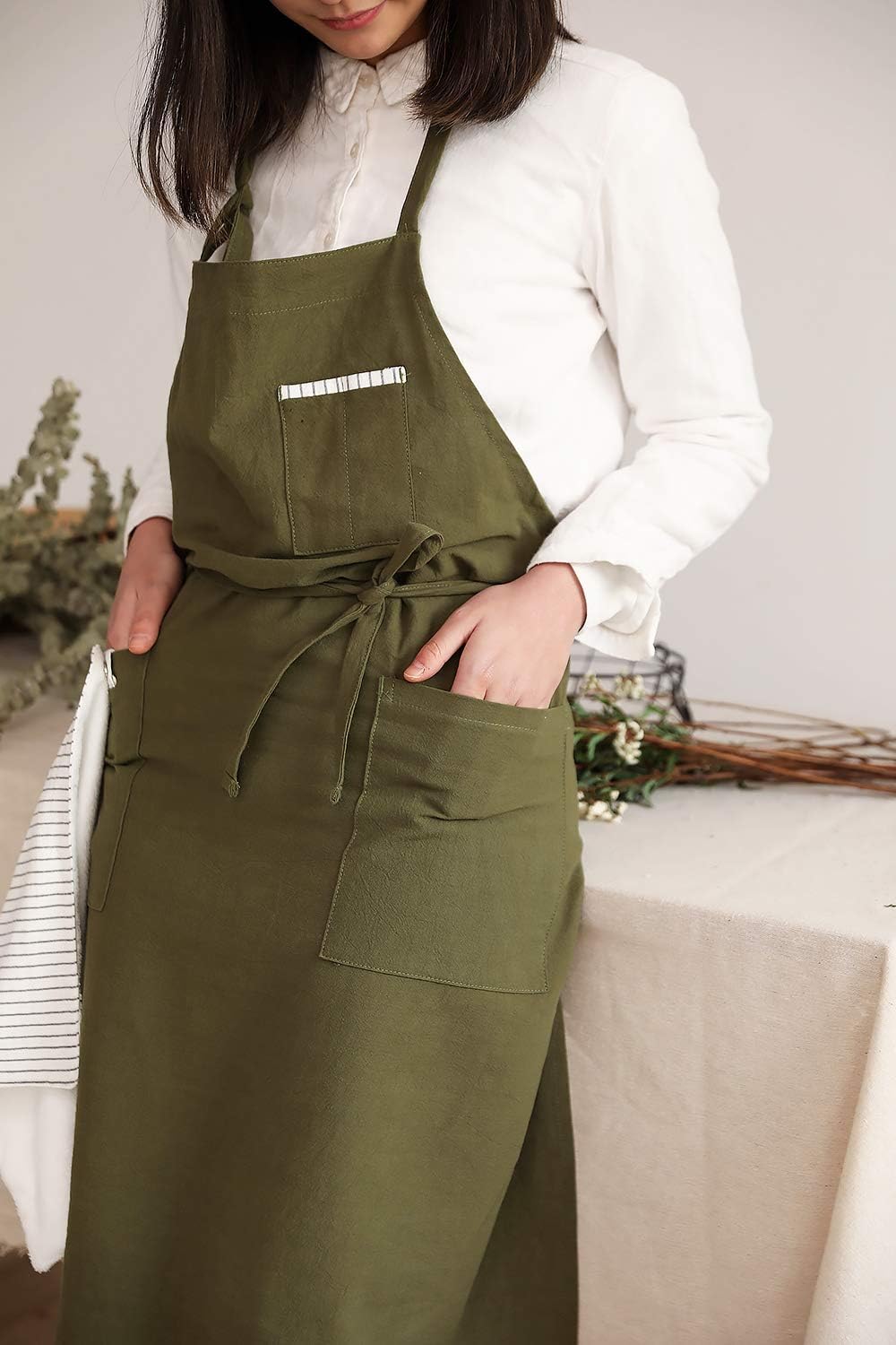 Adjustable Japan Nordic Style Soft Cotton Linen Apron with Four Pockets A Towel
