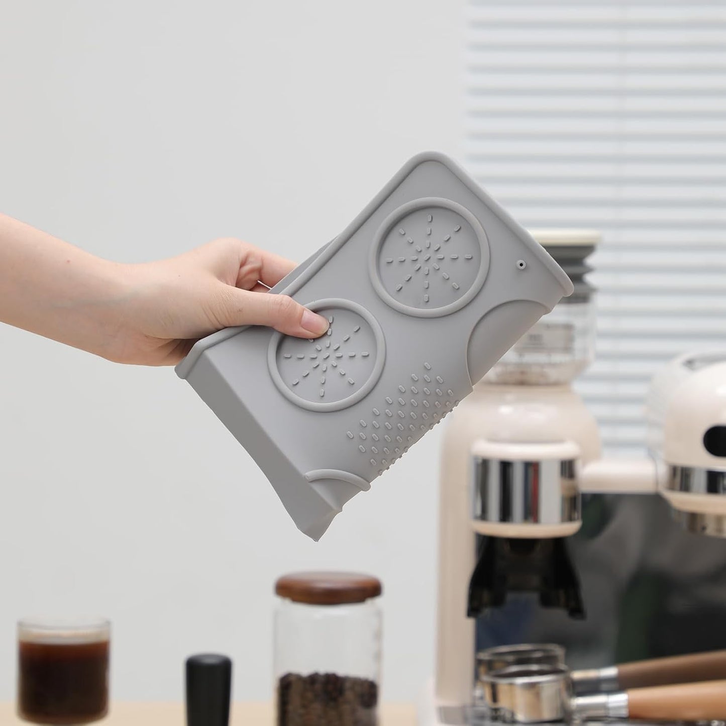 Espresso Tamping Mat Silicone Coffee Tamper Mat with Corner Design, Heat Resistant Non-Slip Coffee Station Pad (Black, Large)