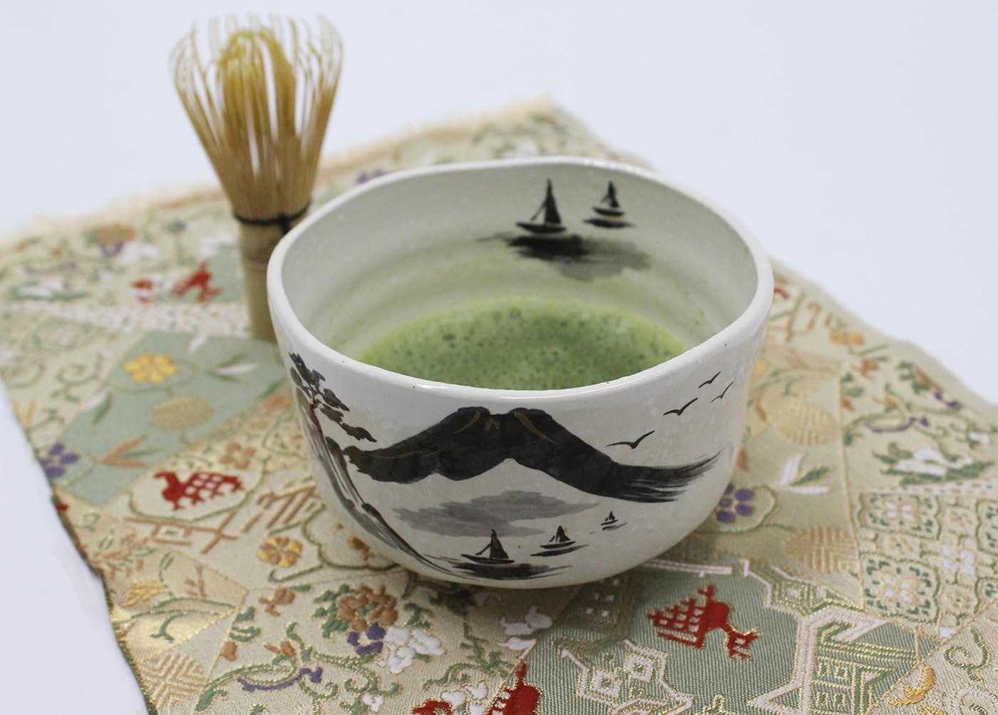 Japanese Traditional Handcrafted Matcha Chawan Tea Bowl Cup Ceremony Tableware Pottery (Kinsai Sansuiga Hiyori Wan)