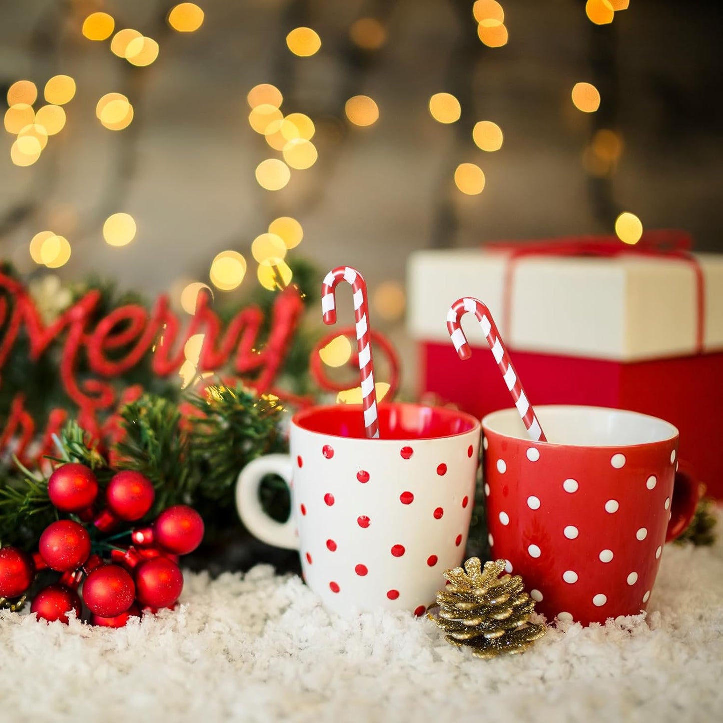 30 Pcs Christmas Drink Stirrers Xmas Stir Stick Holiday Coffee Swizzle Stick Reusable Plastic Hot Cocoa Bar Chocolate Decoration Cocktail Mixer(Candy Cane,Red and White)