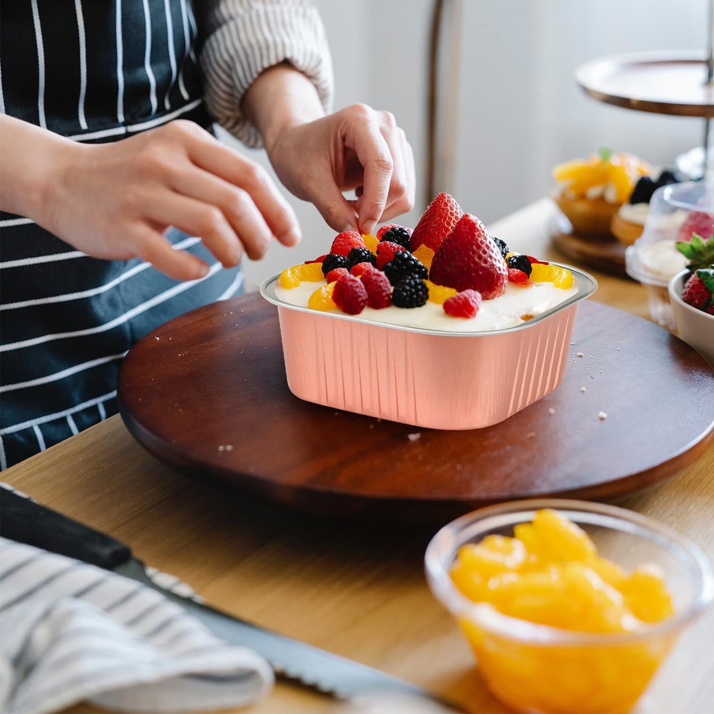 LNYZQUS 120pack/10oz Mini Cake Tins with Lids, 4”x4” Mini Foil Pans Disposable Brownie Baking Cups, Small Aluminum Bread Muffin Pan Jumbo Cupcake Containers Holders-Champagne