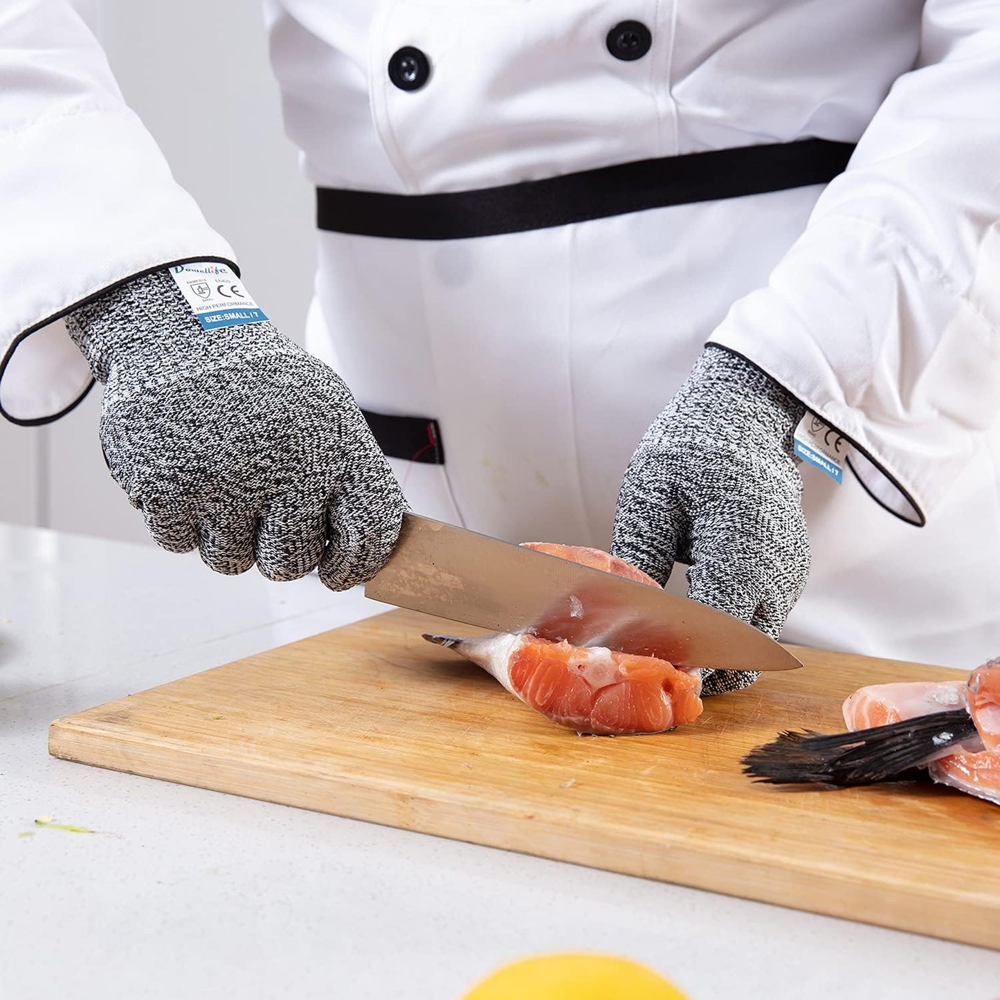 Dowellife 3 Pairs Cut Resistant Gloves Food Grade Level 5 Protection, Safety Kitchen Cuts Gloves for Mandolin Slicing, Fish Fillet, Oyster Shucking, Meat Cutting and Wood Carving (Black Gray, Small)