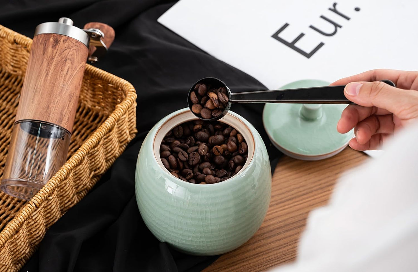 Kitchen Canisters Vintage Ceramic Food Storage Jar with Airtight Lid for Tea, Coffee, Herb, Sugar, Spice, Nuts (Green(ICE))