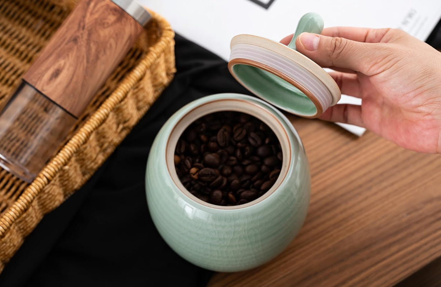 Kitchen Canisters Vintage Ceramic Food Storage Jar with Airtight Lid for Tea, Coffee, Herb, Sugar, Spice, Nuts (Green(ICE))