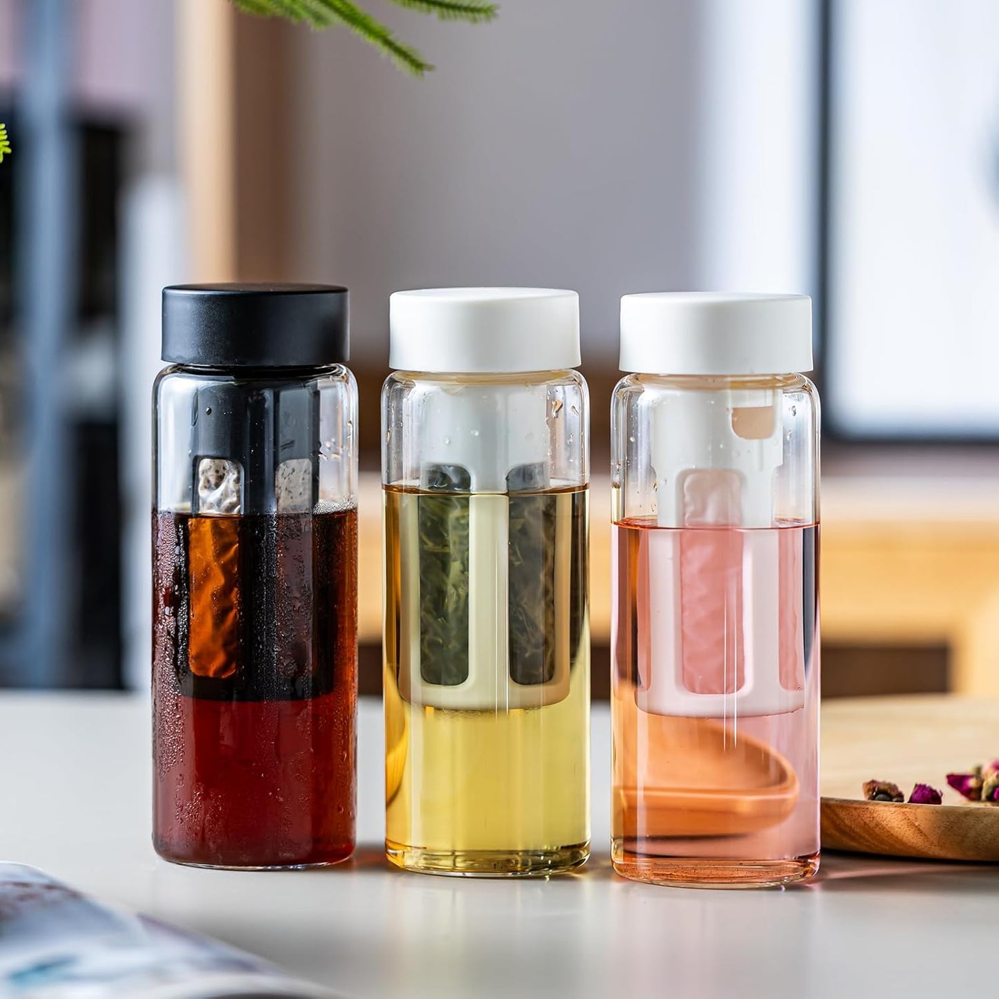 19oz Cold Brew Bottle, Cold Brew Maker with Removable Filter, BPA - Free Portable Cold Brew Tea Bottle for Iced Tea, Cold Brew & Fruit Infusion (White)