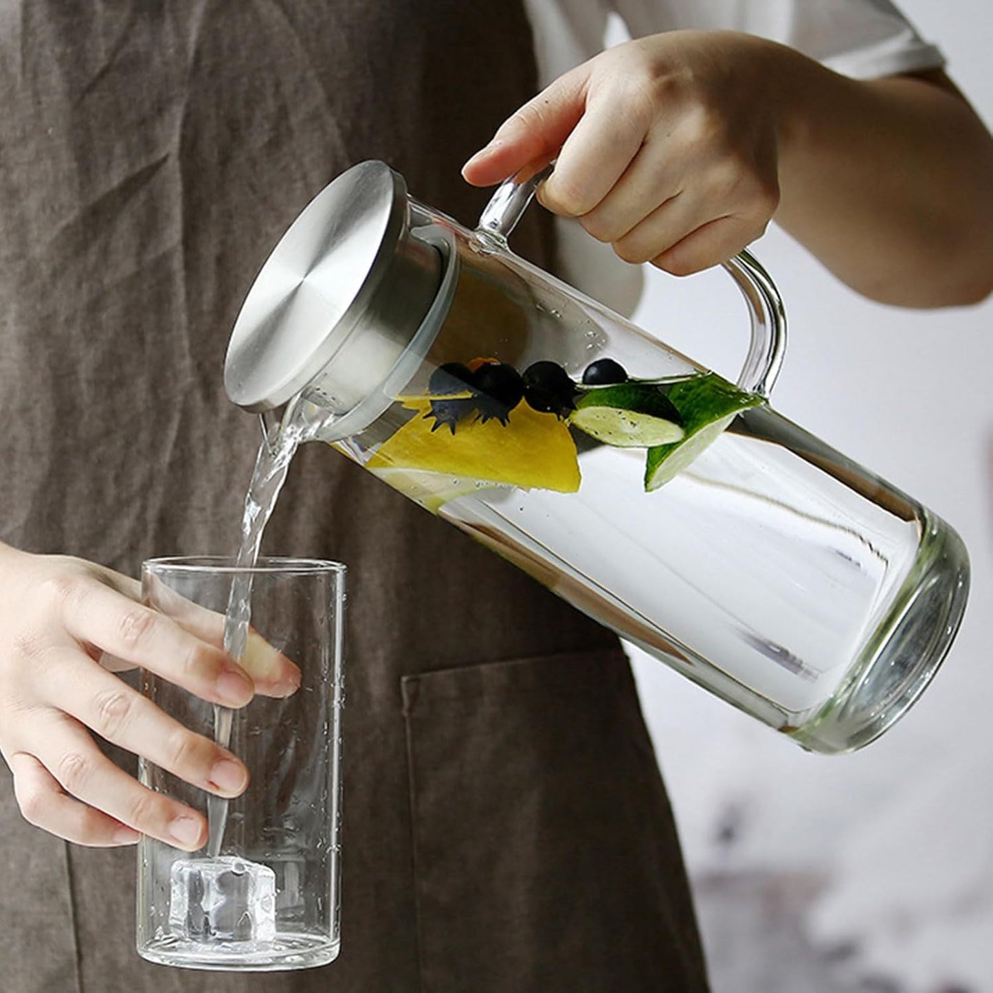 hjn Glass Pitcher with Lid Glass Water Carafe with Handle, Fridge Water Jug Cold or Hot Beverages, Iced Tea, Milk, Juice 1500ml/51oz & aluminum lid