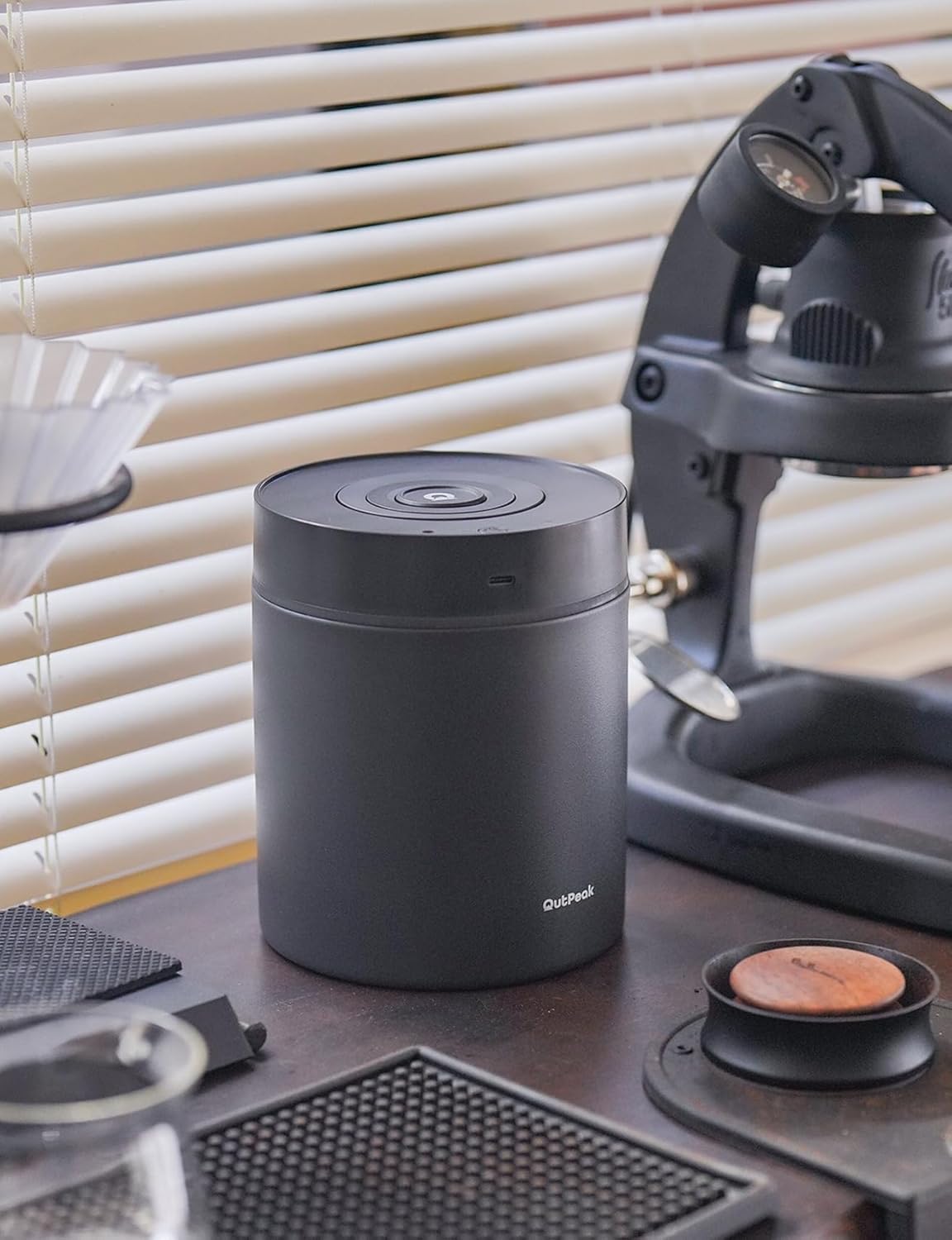 OUTPEAK Neo 2025 Kilo Auto Vacuum Coffee Canister, 1.5L Capacity for 17.6oz of Coffee Beans, One-Button Operation, Stainless Steel Coffee Storage Container with Scoop (Barista Champion's Choice)