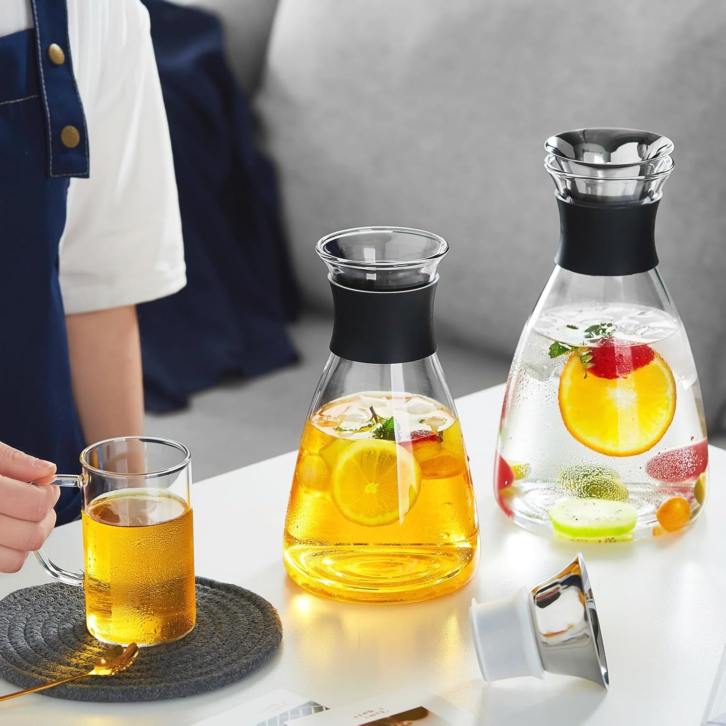 Glass Pitcher with Lid and Spout, 42OZ, Glass Water Jug for Fridge, Glass Carafe with Lid for Hot/Cold Water, Large Pitcher for Coffee, Juice,Homemade Iced Tea Beverage 1250ML