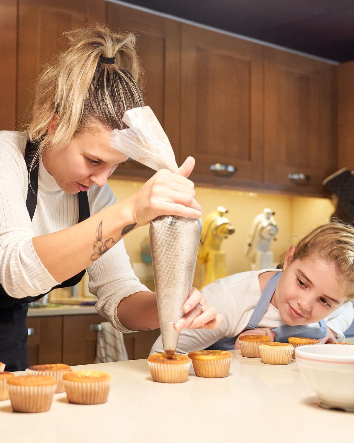 24 Inch Extra Large Piping Bags Disposable, 100 Pieces Icing Bags, Tipless Piping Bags, Thickened Pastry Bags, Non-Slip & Anti-Burst, Frosting Piping Bags for Cakes Cookies Decoration