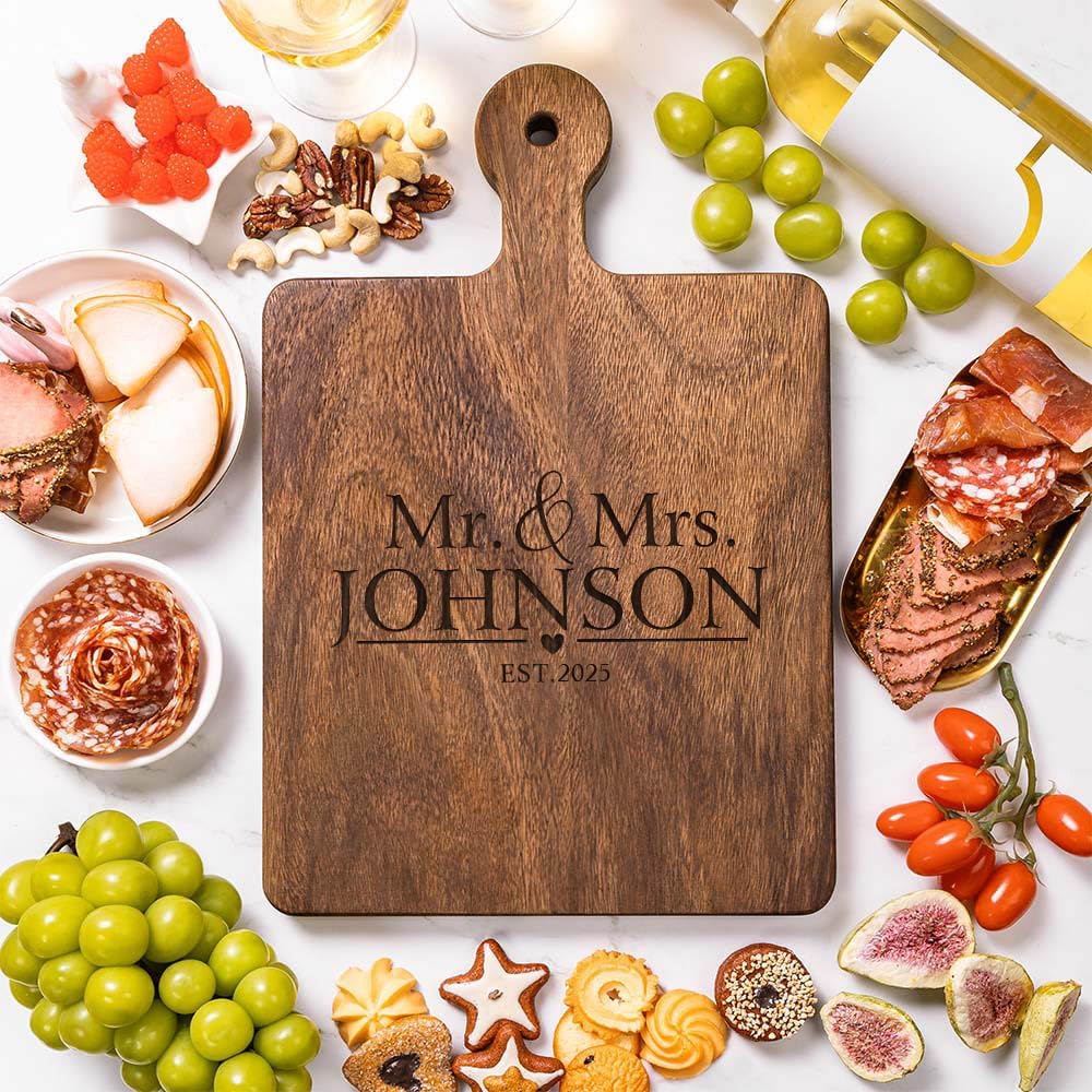 callie Personalized Mr & Mrs Cutting Board Wedding Gifts for Newlywed Couples, Wooden Engraved Chopping Board Marriage Gifts for Bride Groom (S, M, L)