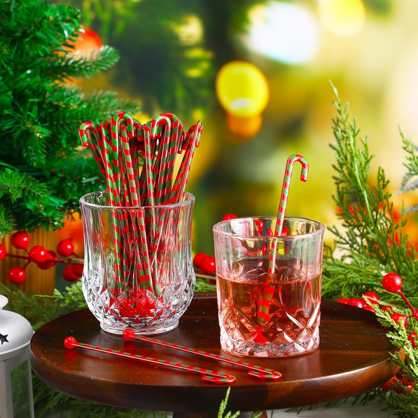 30 Pcs Christmas Coffee Stirrers Candy Cane Swizzle Sticks Coffee Bar Decoration Hot Cocoa Plastic Cocktails Drink Stirrers Reusable Beverage Stir Gifts for Xmas Party Supplies (Red, Green)