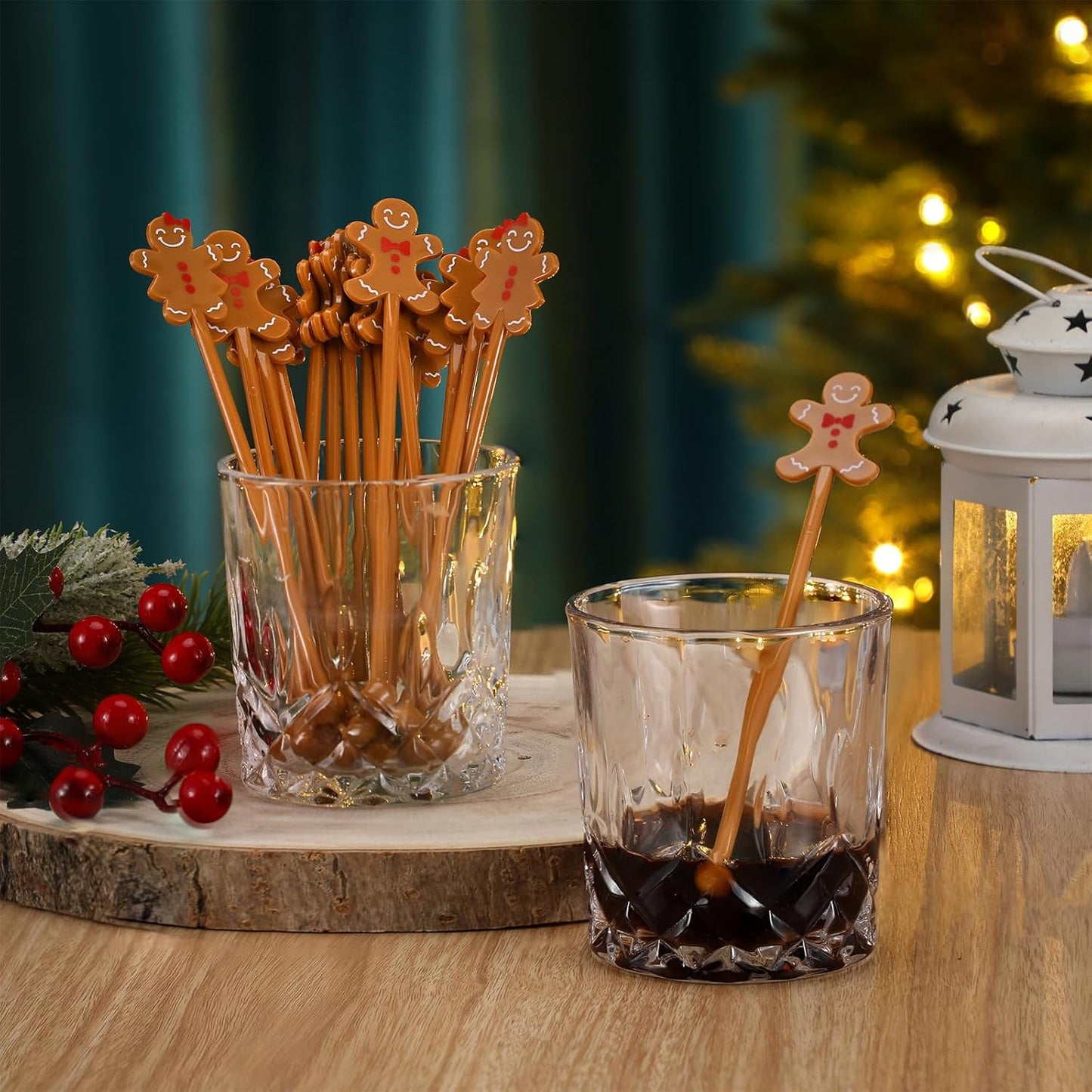 30 Pcs Christmas Drink Stirrers Xmas Stir Stick Holiday Coffee Swizzle Stick Reusable Plastic Hot Cocoa Bar Chocolate Decoration Cocktail Mixer(Gingerbread Couple,Elegant Color)