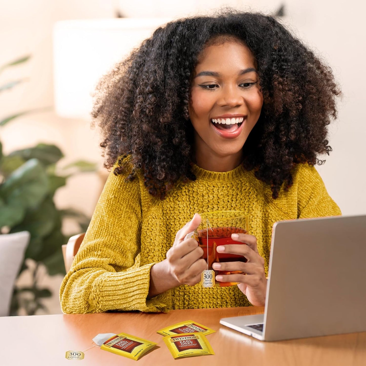 Twinings Earl Grey Black Tea Individually Wrapped Bags, 20 Count (Pack of 1), Flavoured with Citrus and Bergamot, Caffeinated, Enjoy Hot or Iced, 20 Teabags