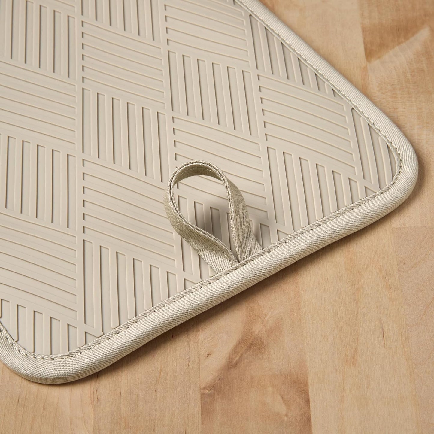 TOWN & COUNTRY BASICS Basketweave Soft Silicone Pot Holder 2-Pack Set, Heat Resistant up to 500F, Flexible Silicone, Non-Slip Grip, Beige, 7.5"x10"