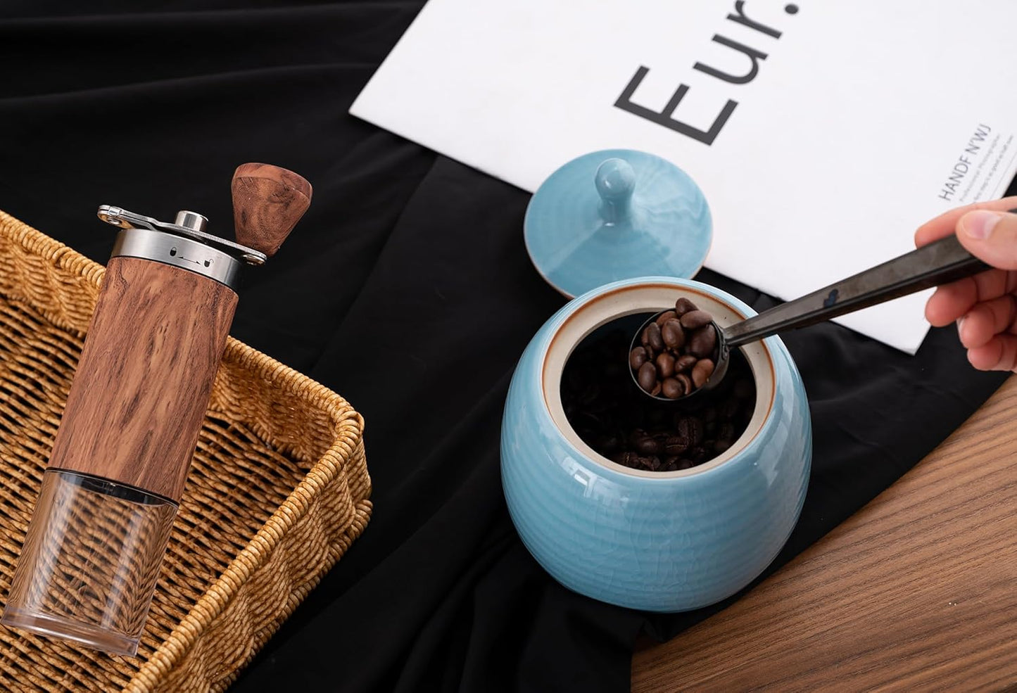 Kitchen Canisters Vintage Ceramic Food Storage Jar with Airtight Lid for Tea, Coffee, Herb, Sugar, Spice, Nuts (Blue(ICE))