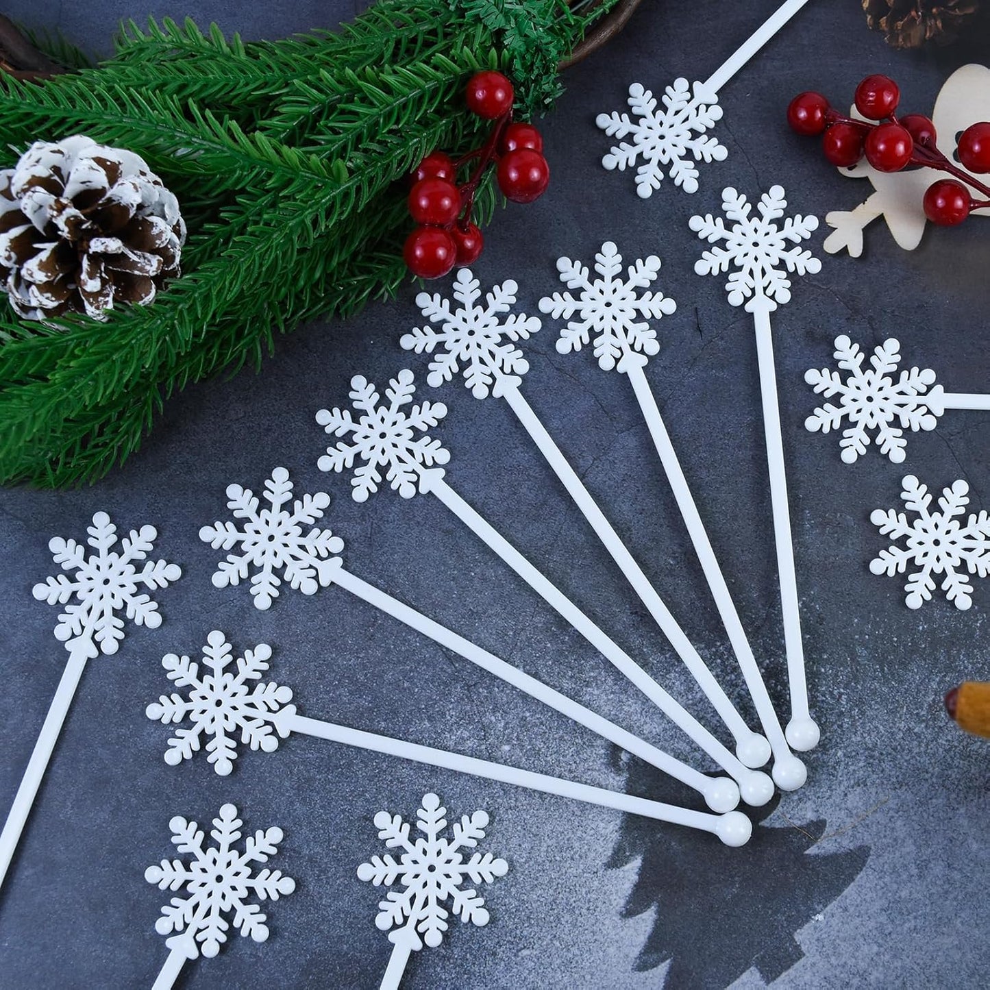 30pcs Snowflake Drink Stirrers Christmas Plastic Swizzle Sticks Beverage Winter Stir Sticks Reusable Coffee Cocktail Stirrers Bar Supplies for Cocktail Xmas Party Decor Winter Holiday Cocoa Bar