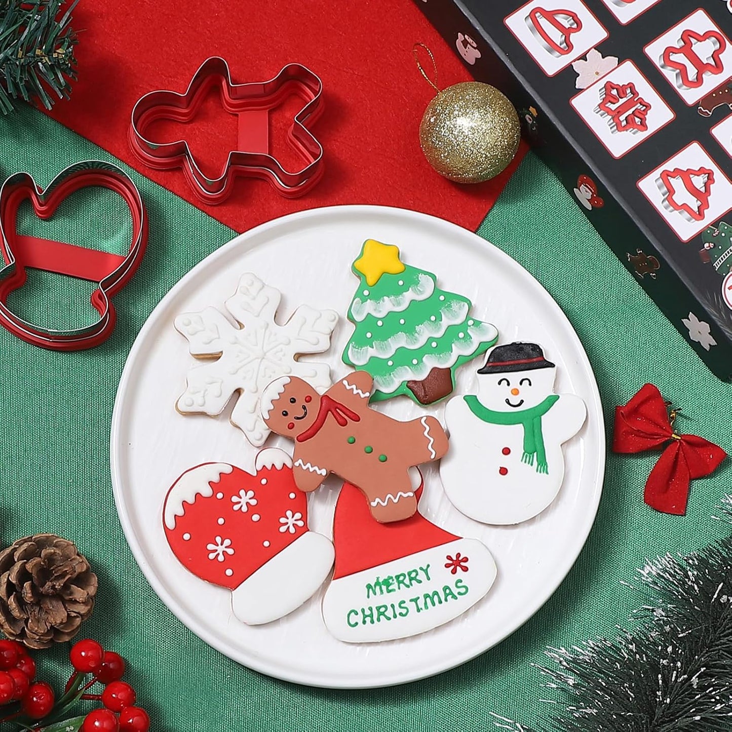 Christmas Cookie Cutters, 6 Pcs Holiday Cookie Cutter with Comfort Grip - Gingerbread Men, Christmas Tree, Snowflake, Santa Hat, Gloves, Snow Man Shapes Cookie Mold for Winter Holiday Party Supplies