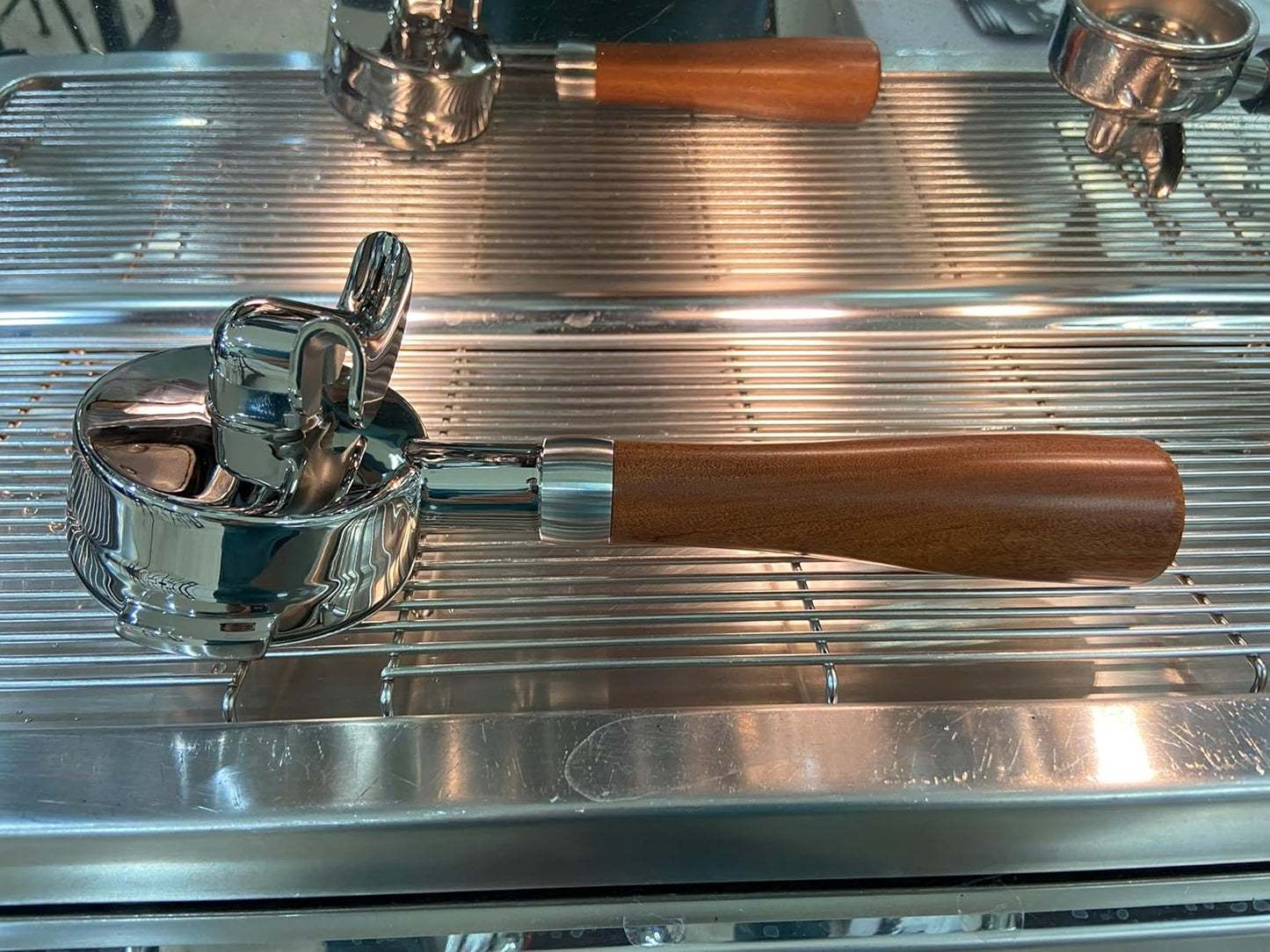 58mm Double Spout Portafilter Compatible with La Marzocco Espresso Machine Stainless Steel Espresso Portafilter with Double Shot Filter Basket Espresso Accessories-Handle Wooden